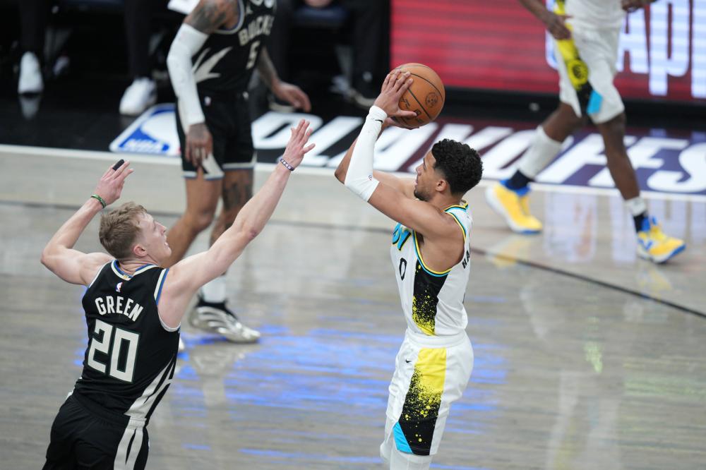 在对阵鹈鹕 在对阵鹈鹕